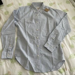 Club Monaco Men’s striped blue and white button down shirt. Brand New with tag